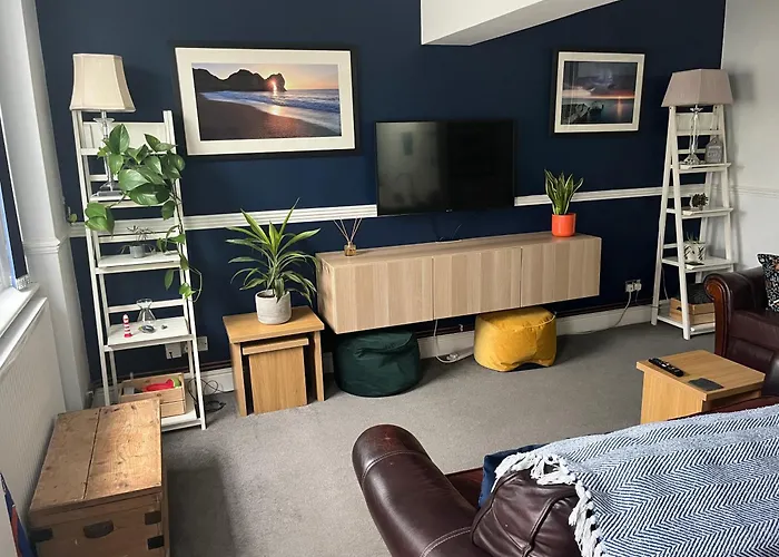 Dog Friendly Beach Apartment
